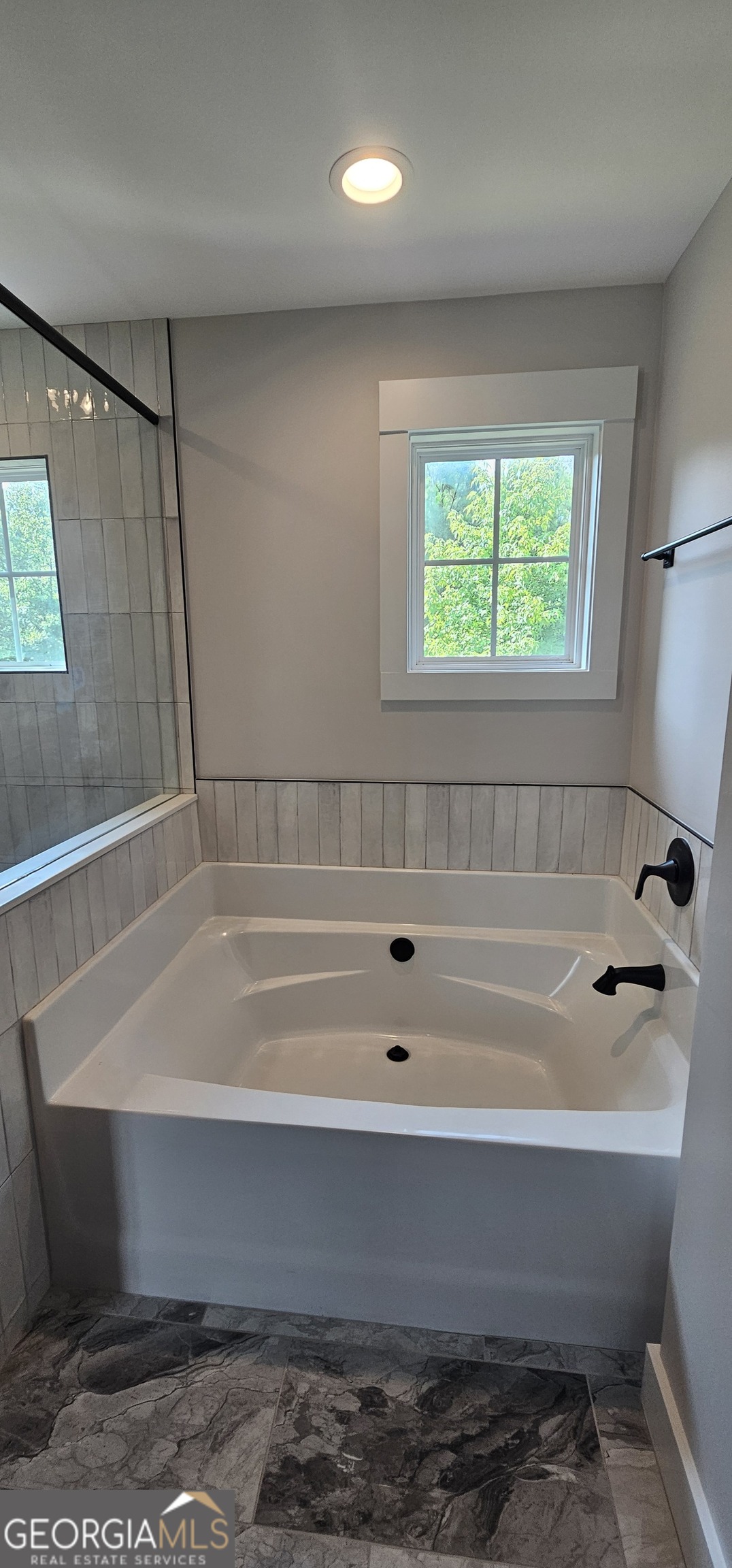 654 Liberty Hill Road Milner, GA 30257 - Photo 114 of 180 a bathroom with a bathtub and a shower