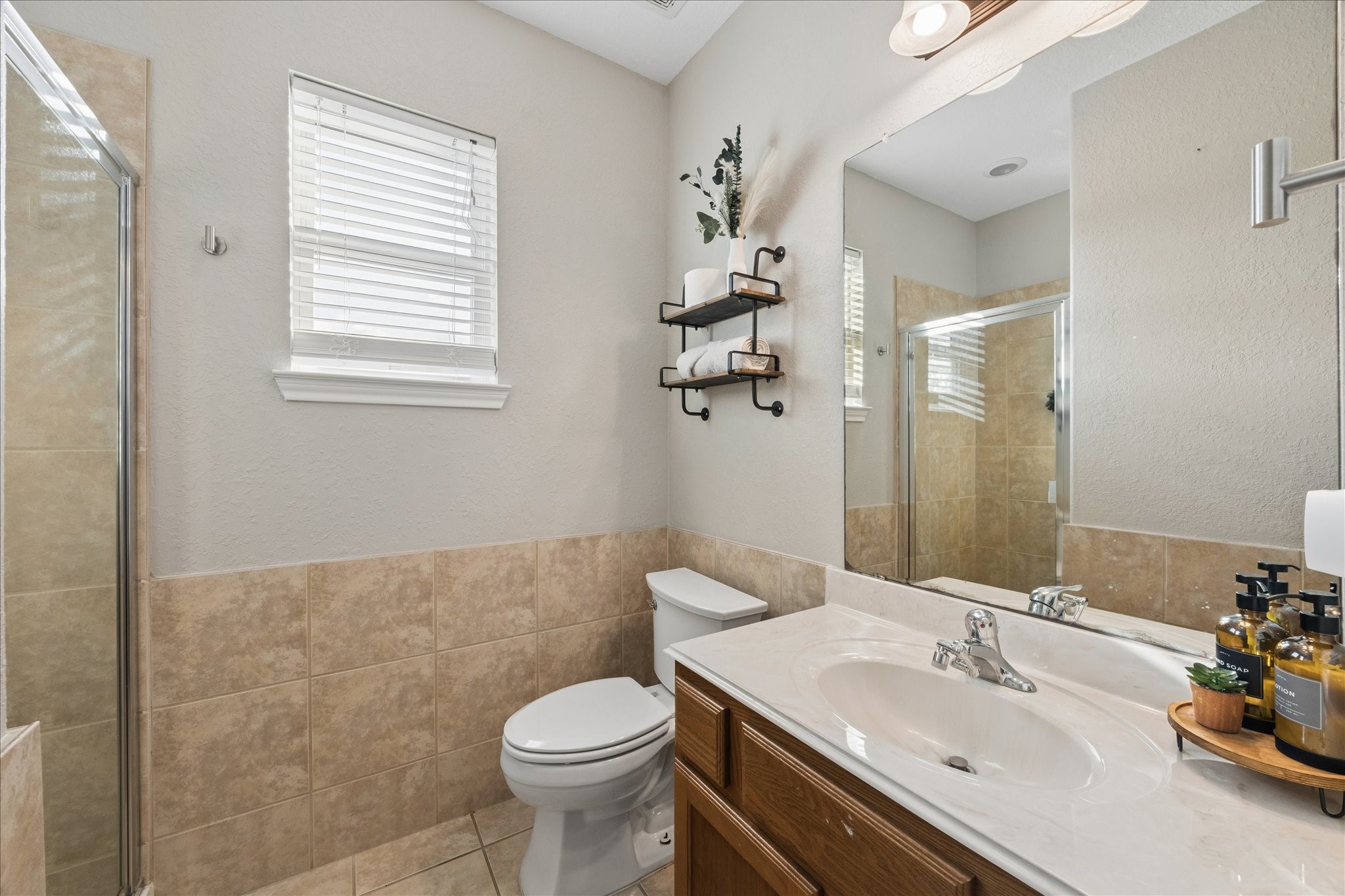 2702 Horseshoe Lane Rosharon, TX 77583 - Photo 32 of 43 Well-appointed secondary bathroom with quality finishes and ample storage.