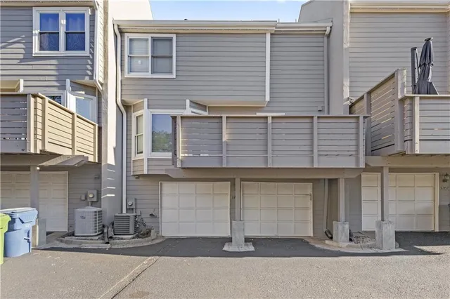 $2,900 | 1204 Defoor Court Northwest, Unit 2B, Atlanta, GA 30318