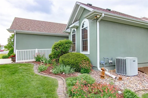 $369,900 | 11209 Trevor Drive, Peculiar, MO 64078