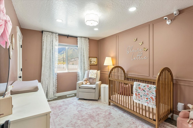 3916 South Sage Wood Avenue Mapleton, UT 84664 - Photo 13 of 33 Room featuring a single window with white lace curtains, recessed lighting, and a decorative ceiling fixture