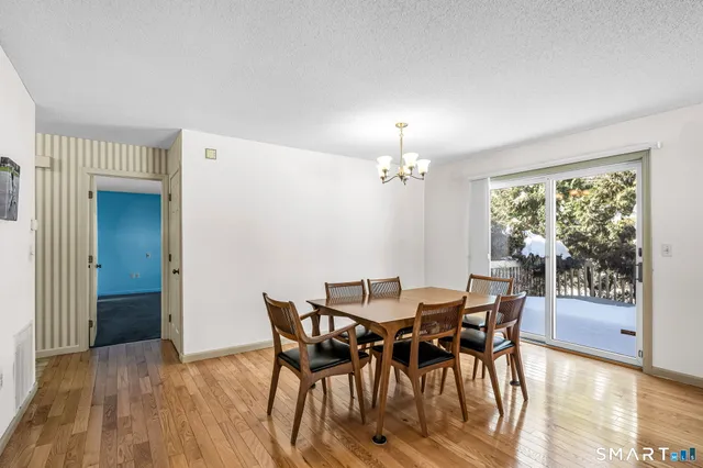 $299,900 | 141 The Meadows, Unit 141, Enfield, CT 06082