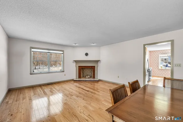 $299,900 | 141 The Meadows, Unit 141, Enfield, CT 06082