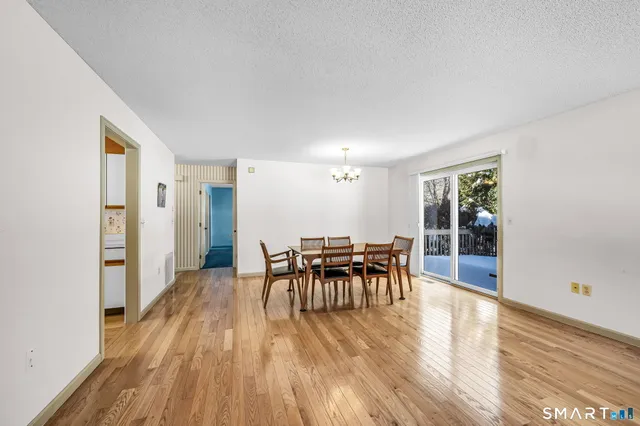 $299,900 | 141 The Meadows, Unit 141, Enfield, CT 06082