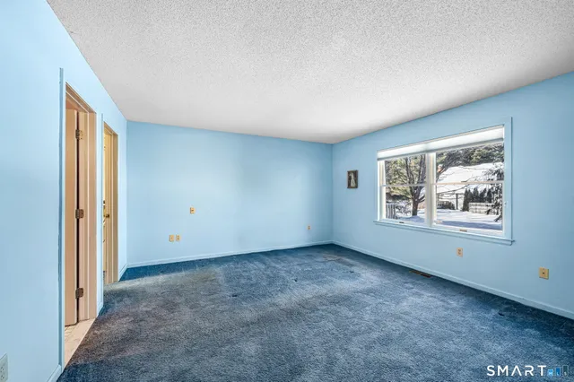 $299,900 | 141 The Meadows, Unit 141, Enfield, CT 06082