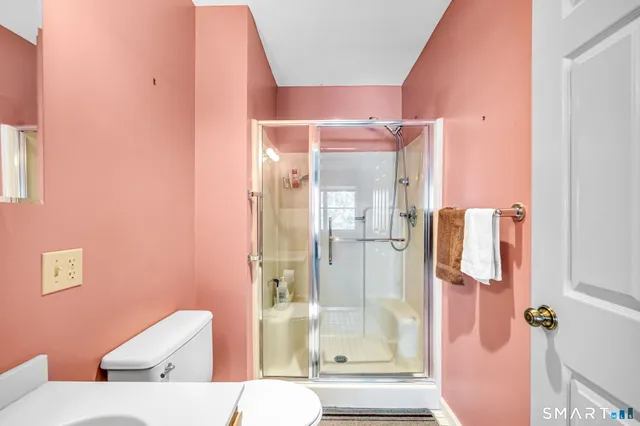 $299,900 | 141 The Meadows, Unit 141, Enfield, CT 06082