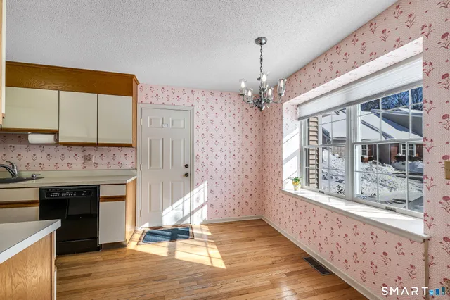 $299,900 | 141 The Meadows, Unit 141, Enfield, CT 06082