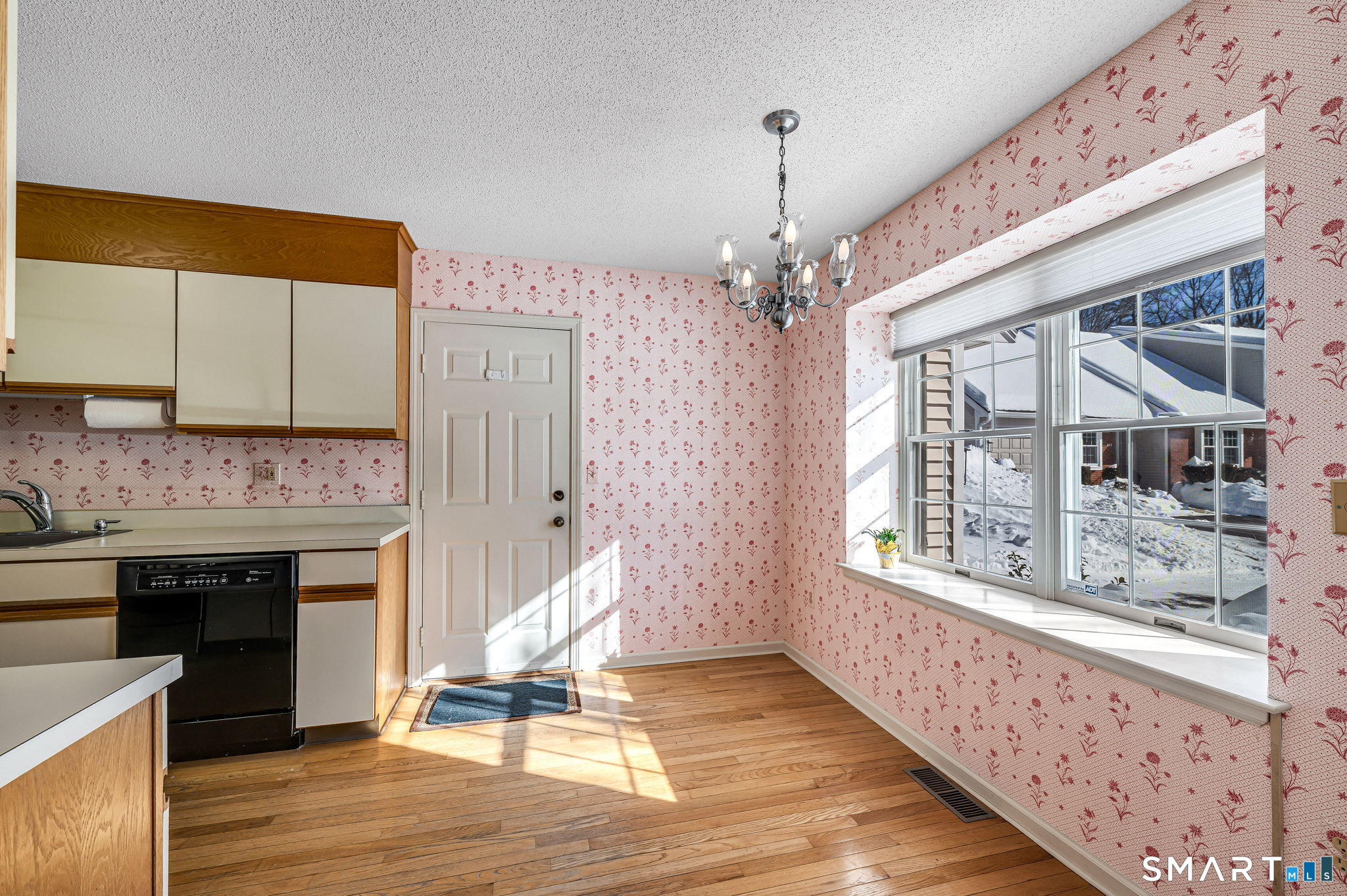 141 The Meadows, Unit 141 Enfield, CT 06082 - Photo 3 of 38