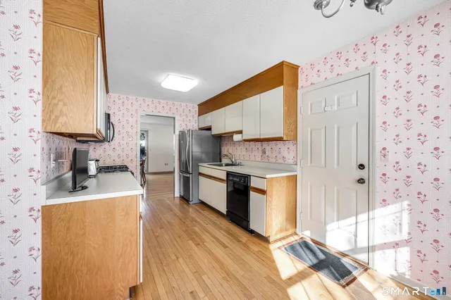 $299,900 | 141 The Meadows, Unit 141, Enfield, CT 06082