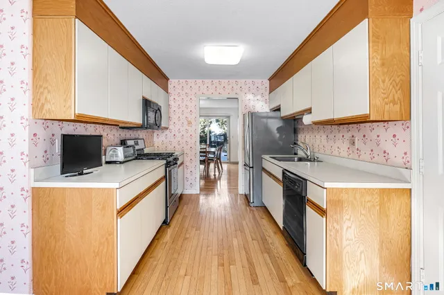 $299,900 | 141 The Meadows, Unit 141, Enfield, CT 06082