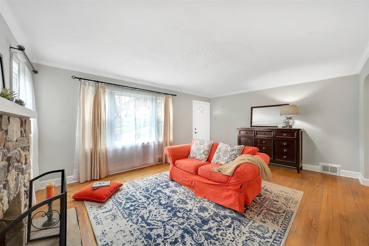 3713 Strother Road Southwest Roanoke, VA 24015 - Photo 5 of 31 03-DSC09884