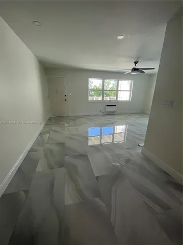 $1,900 | 3922 Northeast 166th Street, Unit S209, North Miami Beach, FL 33160