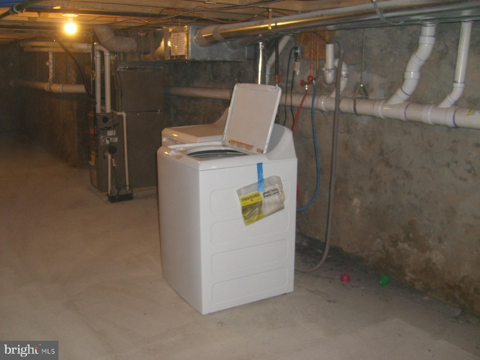 3838 Aspen Street Philadelphia, PA 19104 - Photo 9 of 15 a utility room with dryer and washer