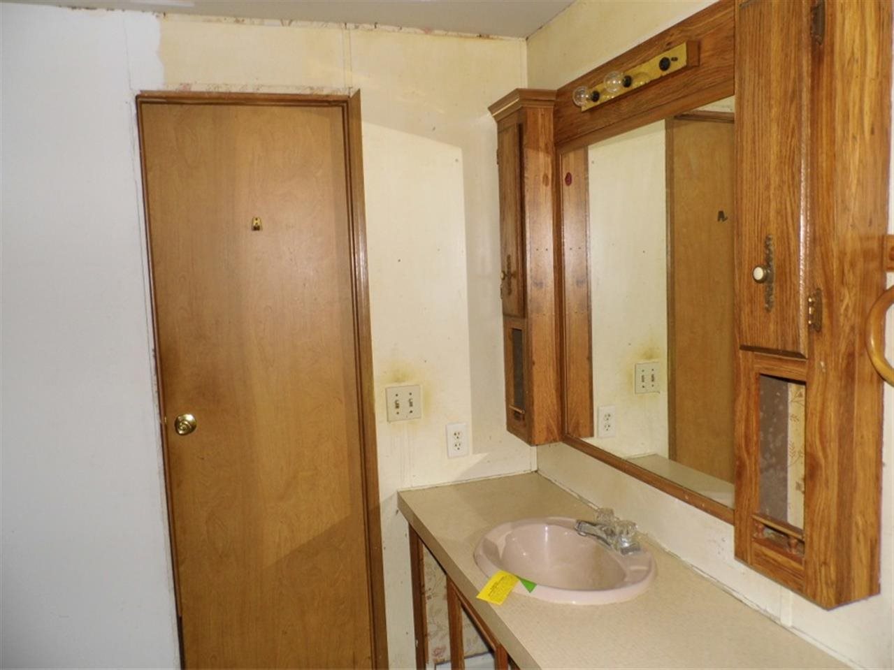 8819 West Division Line Road Delphi, IN 46923 - Photo 6 of 8 Gallery Image 6