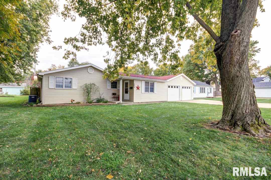 208 East Chestnut Street Chatham, IL 62629 - Photo 2 of 30