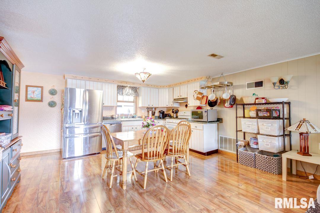 208 East Chestnut Street Chatham, IL 62629 - Photo 8 of 30