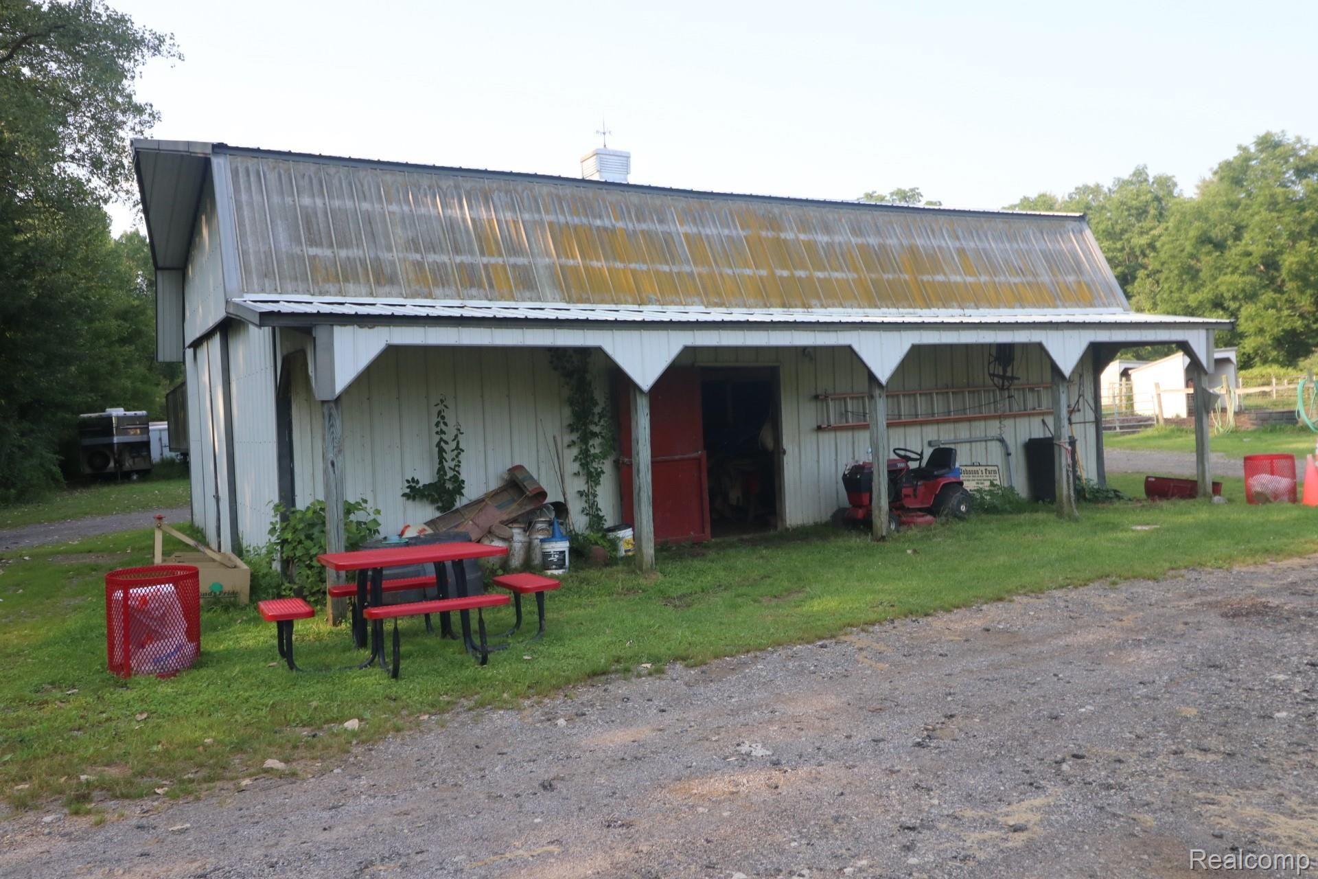 8317 Liss Road Willis, MI 48191 - Photo 8 of 15 Barn
