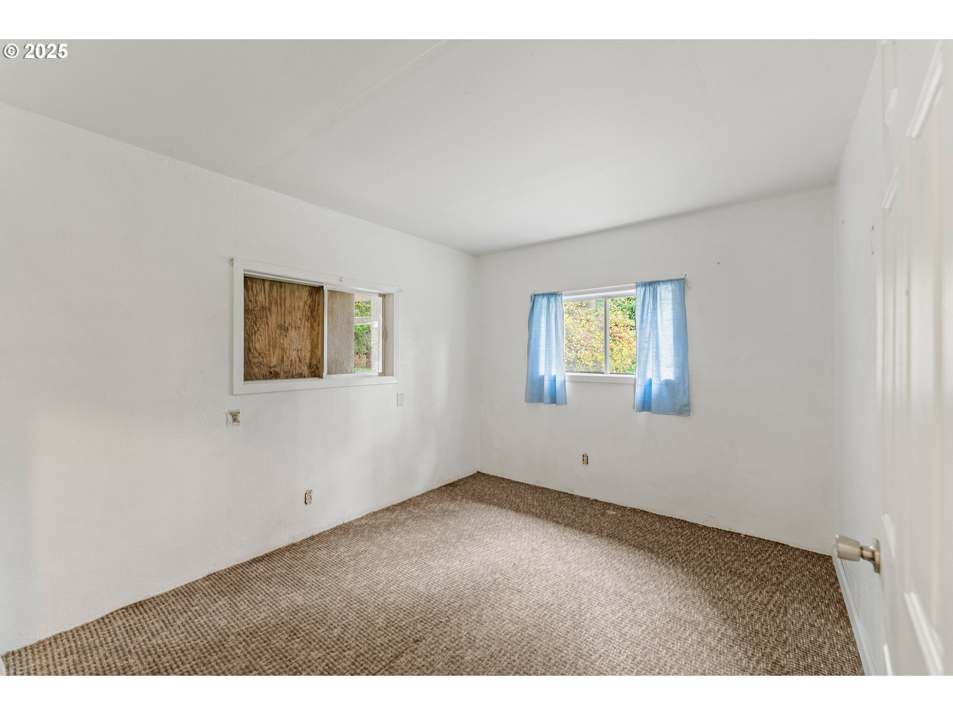 414 Callahan Road Roseburg, OR 97471 - Photo 12 of 33 a view of an empty room with a window