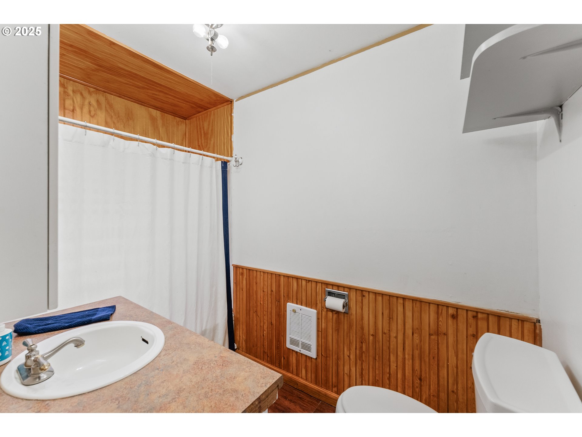 414 Callahan Road Roseburg, OR 97471 - Photo 16 of 33 a bathroom with a toilet sink and mirror