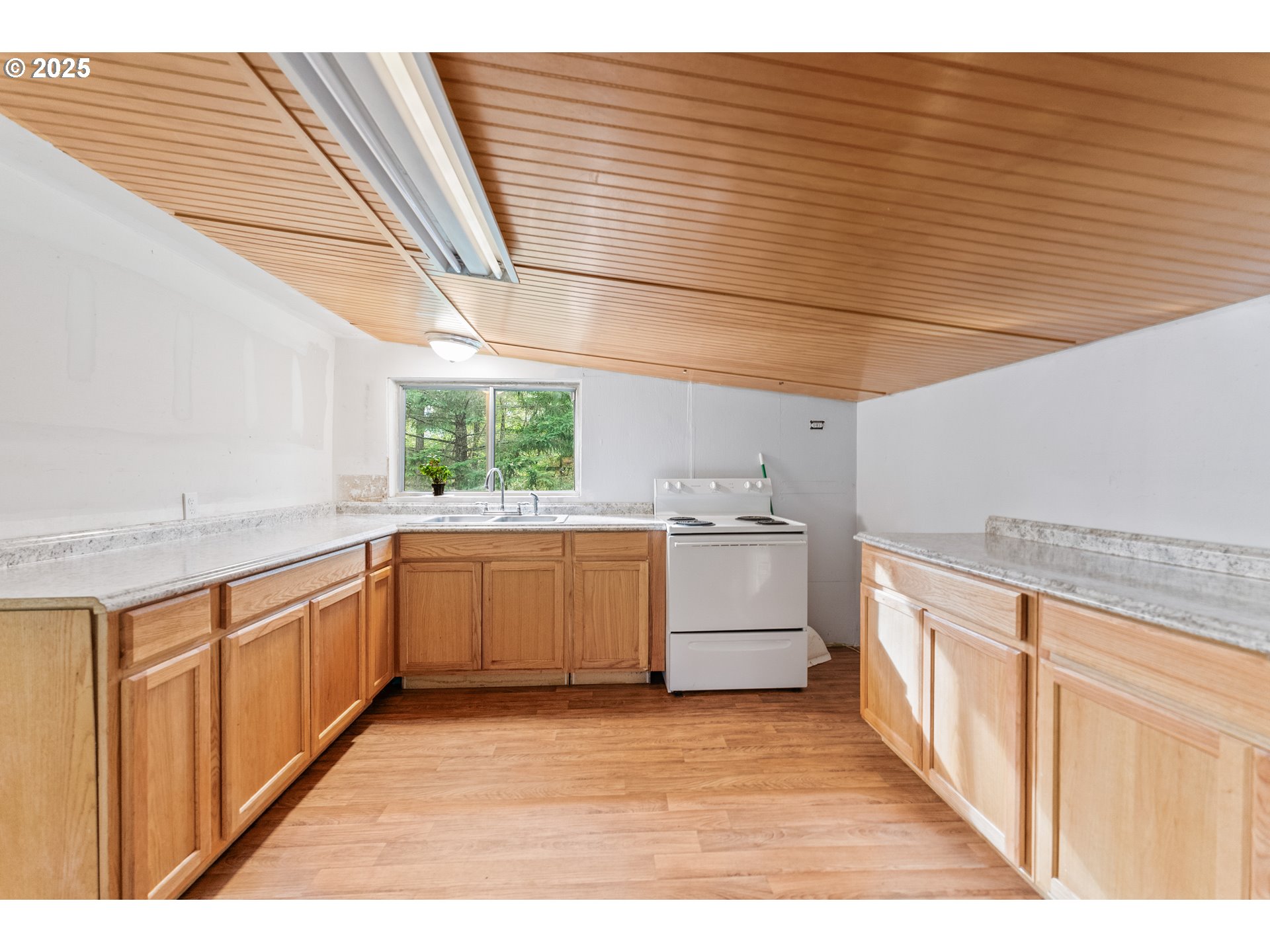 414 Callahan Road Roseburg, OR 97471 - Photo 4 of 33 a kitchen with a sink window and white cabinets