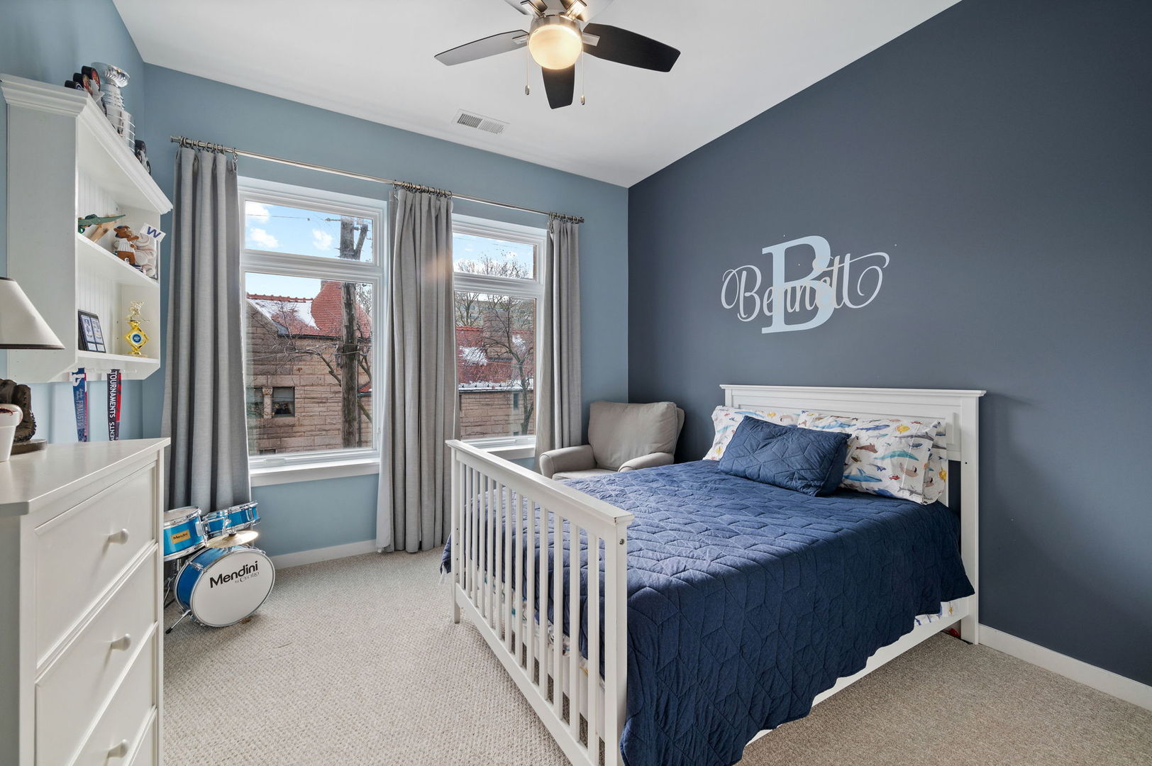 232 East 18th Street Chicago, IL 60616 - Photo 24 of 39 a bedroom with a bed and a chandelier