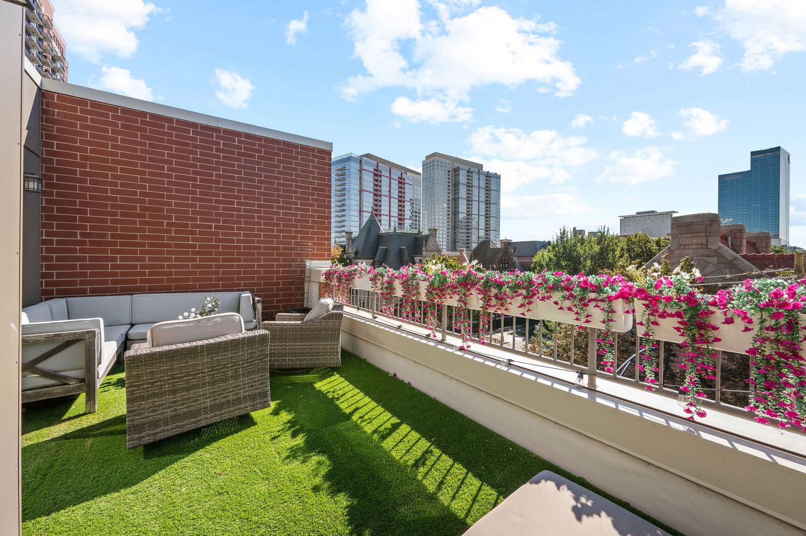 232 East 18th Street Chicago, IL 60616 - Photo 27 of 39 a view of a city from a terrace