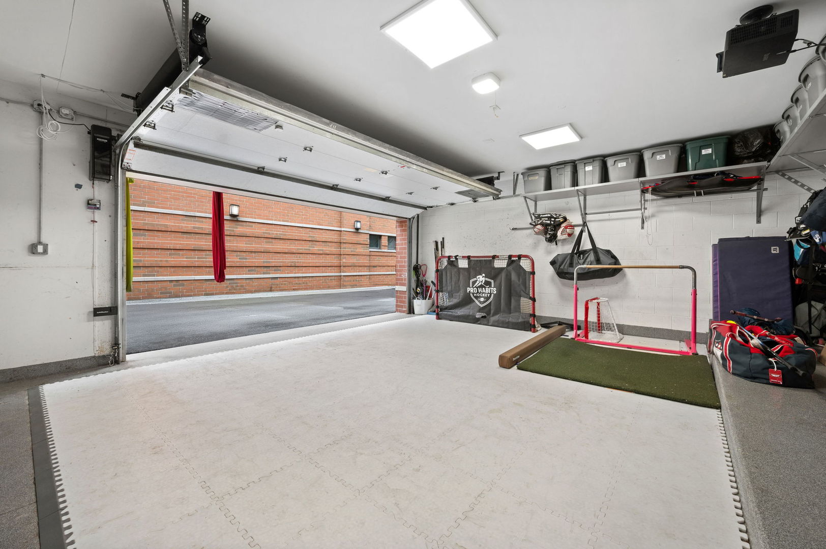 232 East 18th Street Chicago, IL 60616 - Photo 33 of 39 a view of a room with gym equipment