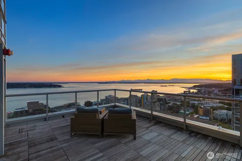 $925,000 | 588 Bell Street, Unit 2102S, Seattle, WA 98121