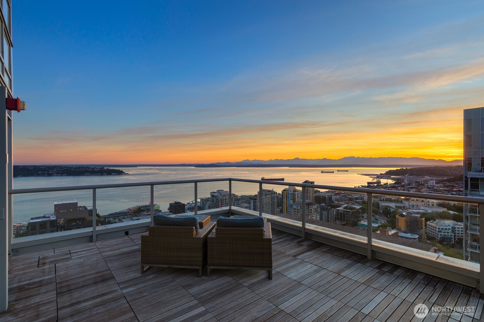588 Bell Street, Unit 2102S Seattle, WA 98121 - Photo 32 of 37