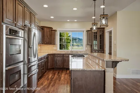 $865,000 | 216 Columbine Street, Alpine, WY 83128