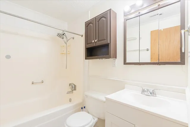 $147,900 | 706 West Wall Street, Lexington, IL 61753