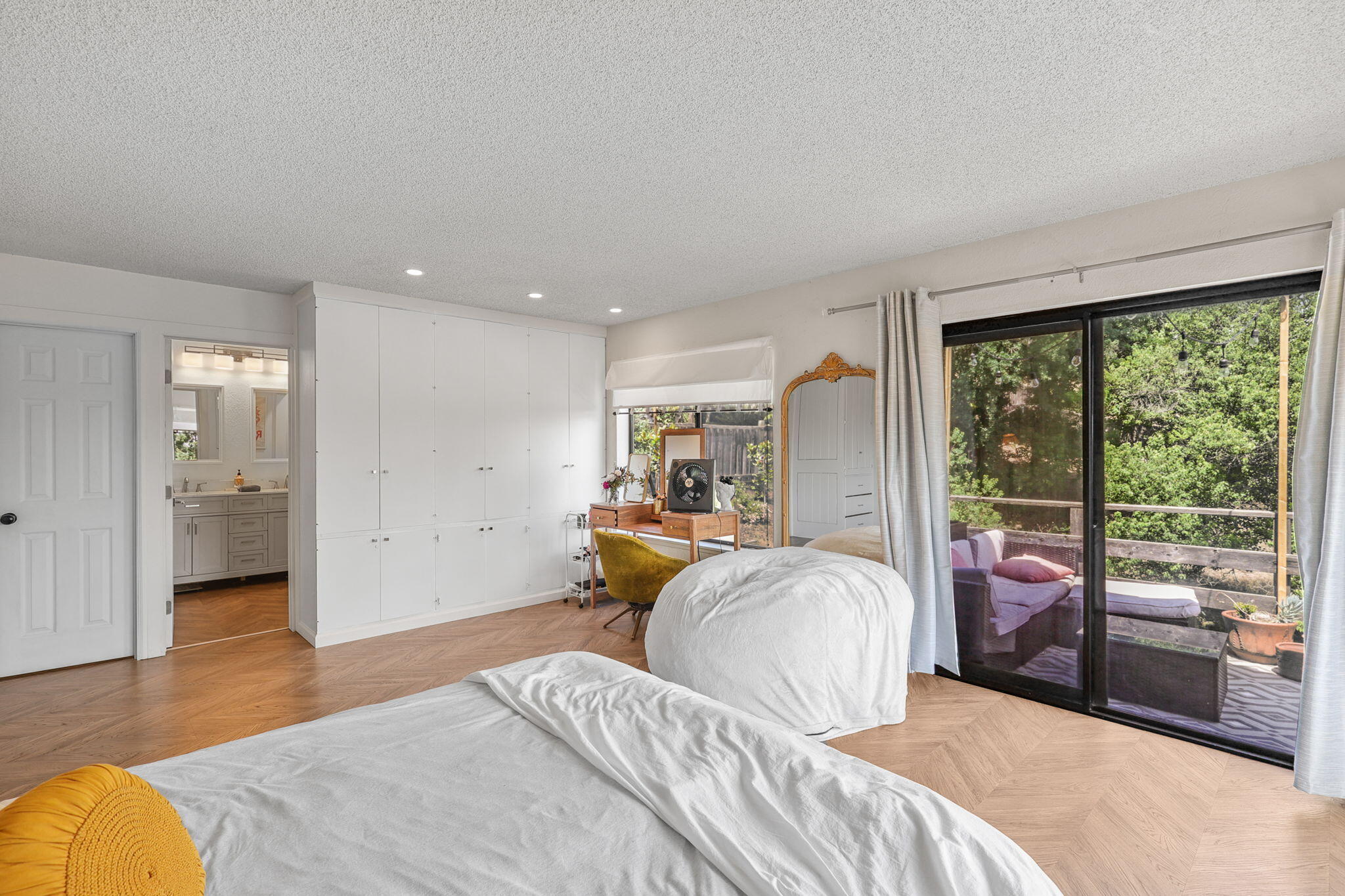 3718 Cal Ore Drive Redding, CA 96001 - Photo 12 of 28 a bedroom with a bed and glass window