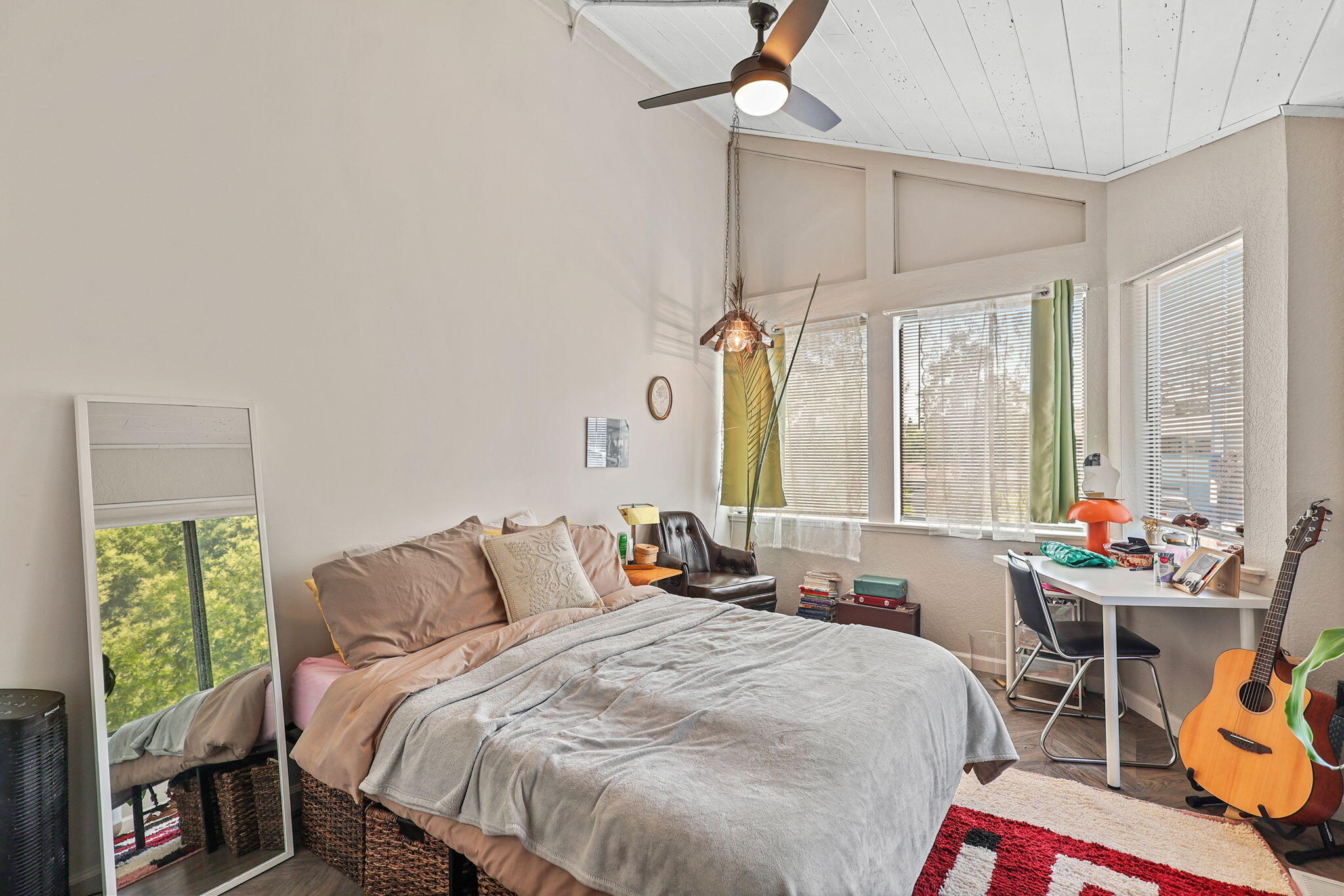 3718 Cal Ore Drive Redding, CA 96001 - Photo 14 of 28 a bedroom with a bed and a window