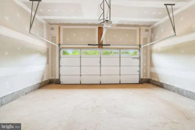 a view of entryway with a front door