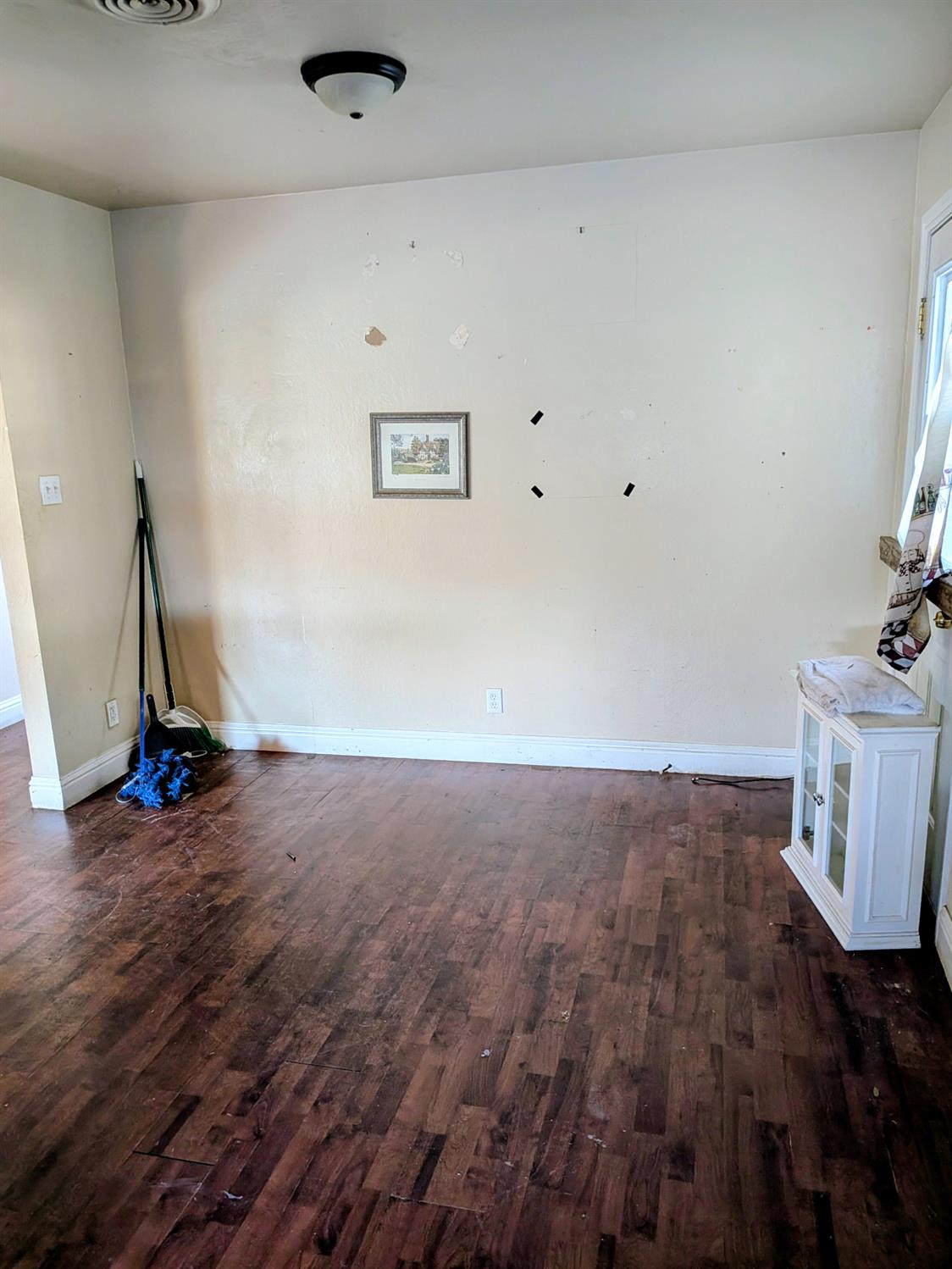 10517 Mills Acres Circle Rancho Cordova, CA 95670 - Photo 7 of 19 a view of a livingroom with wooden floor