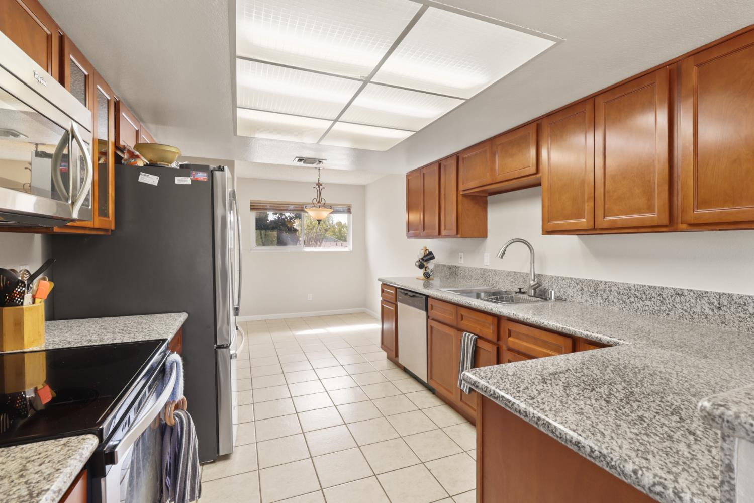 2544 Rio Bravo Circle Sacramento, CA 95826 - Photo 26 of 45