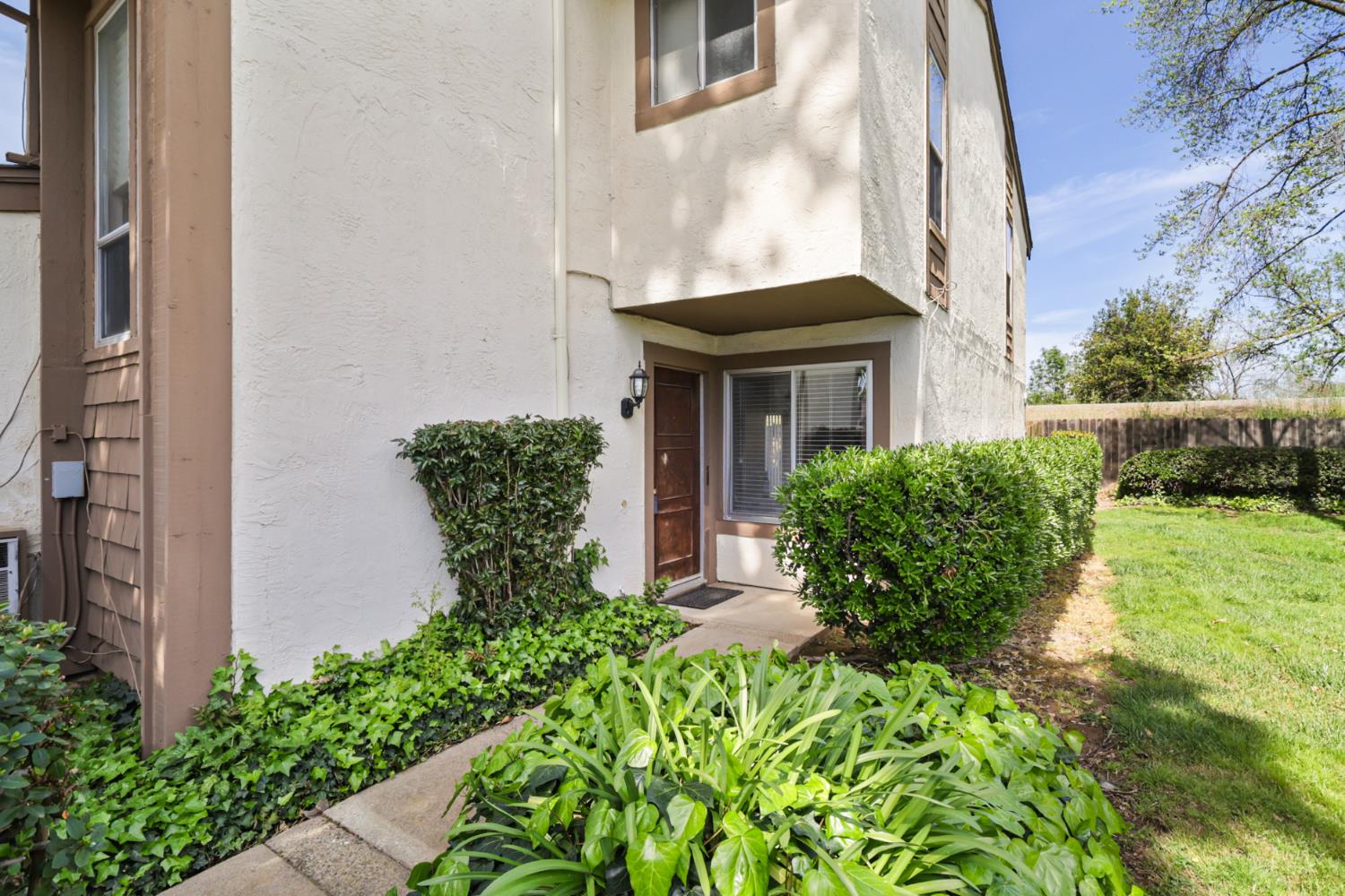 2544 Rio Bravo Circle Sacramento, CA 95826 - Photo 3 of 45