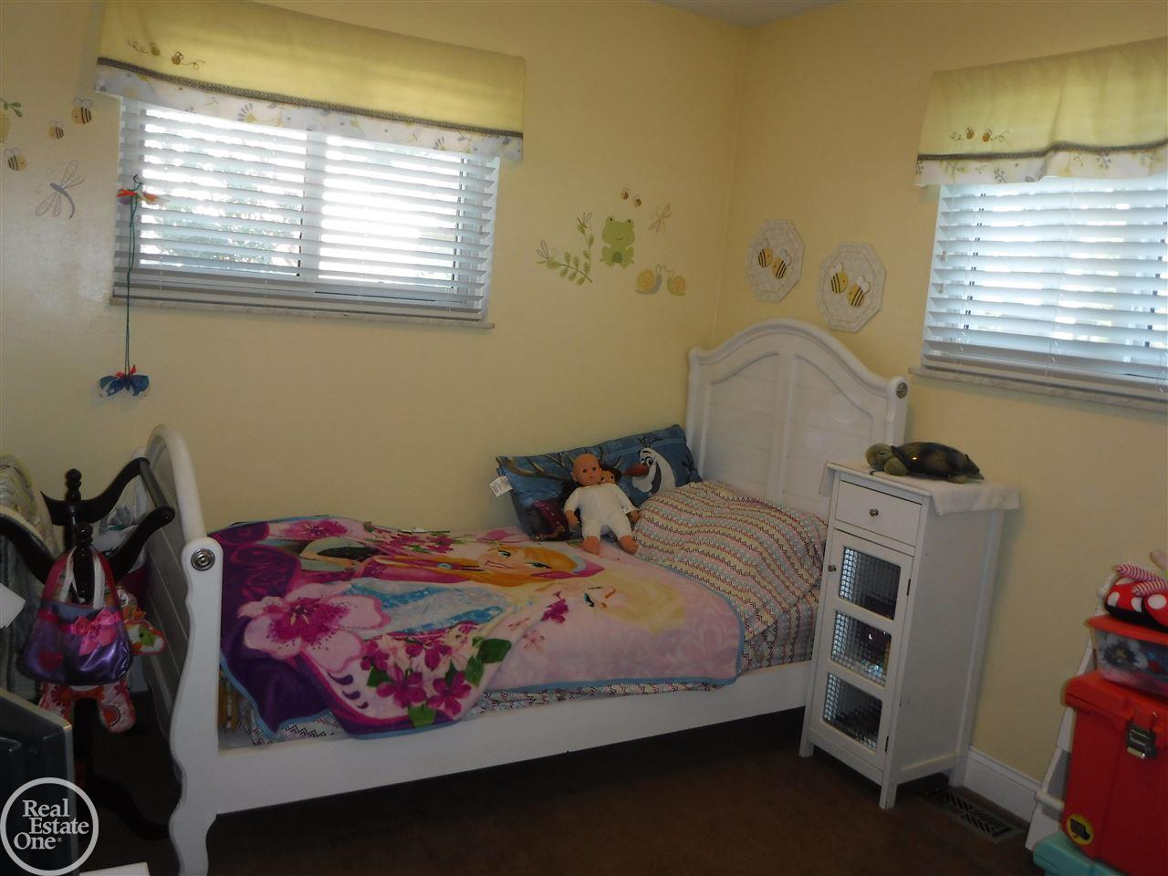 23314 Rochelle Street Macomb, MI 48042 - Photo 10 of 29 Bedroom #2