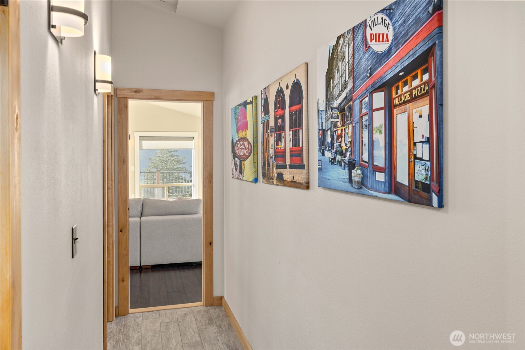 1840 Morgan Creek Road Ronald, WA 98940 - Photo 11 of 33 a view of an entryway with wooden floor