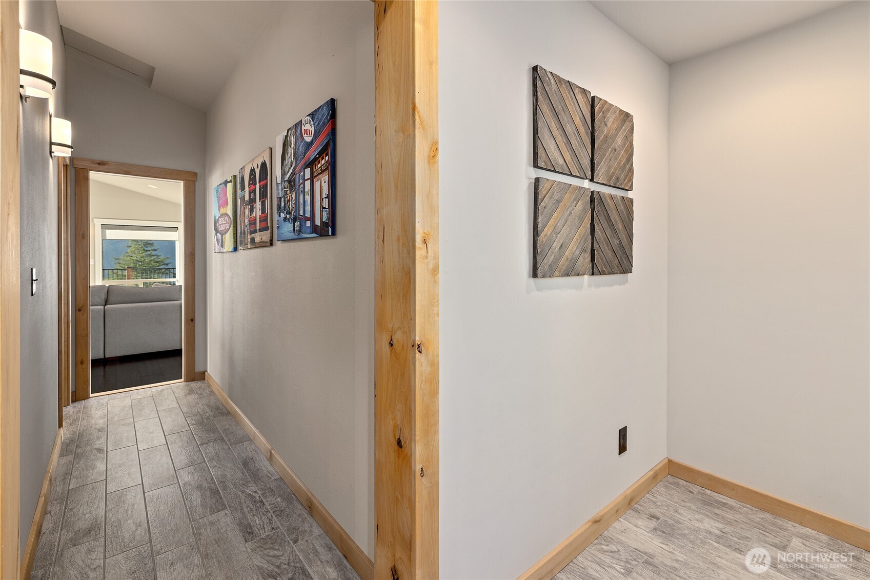 1840 Morgan Creek Road Ronald, WA 98940 - Photo 12 of 33 a view of a hallway with wooden floor and closet