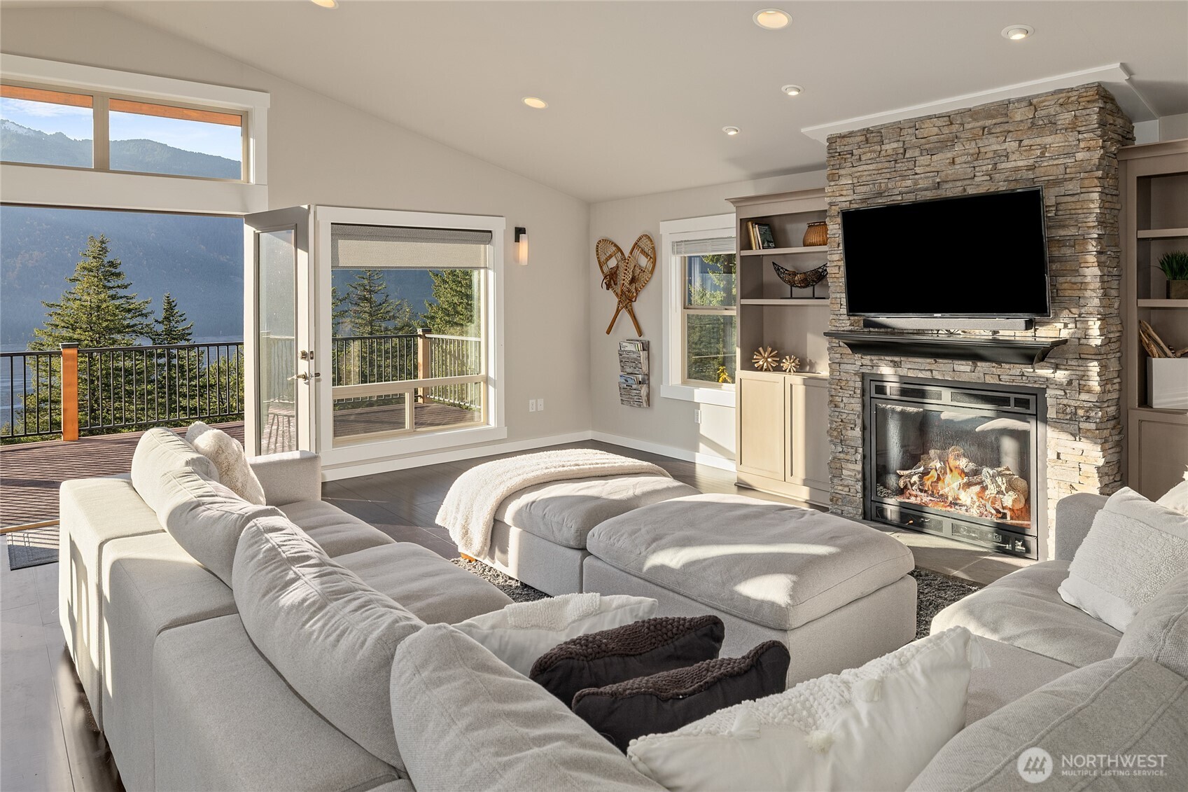 1840 Morgan Creek Road Ronald, WA 98940 - Photo 20 of 33 a living room with couches a flat screen tv and a fireplace