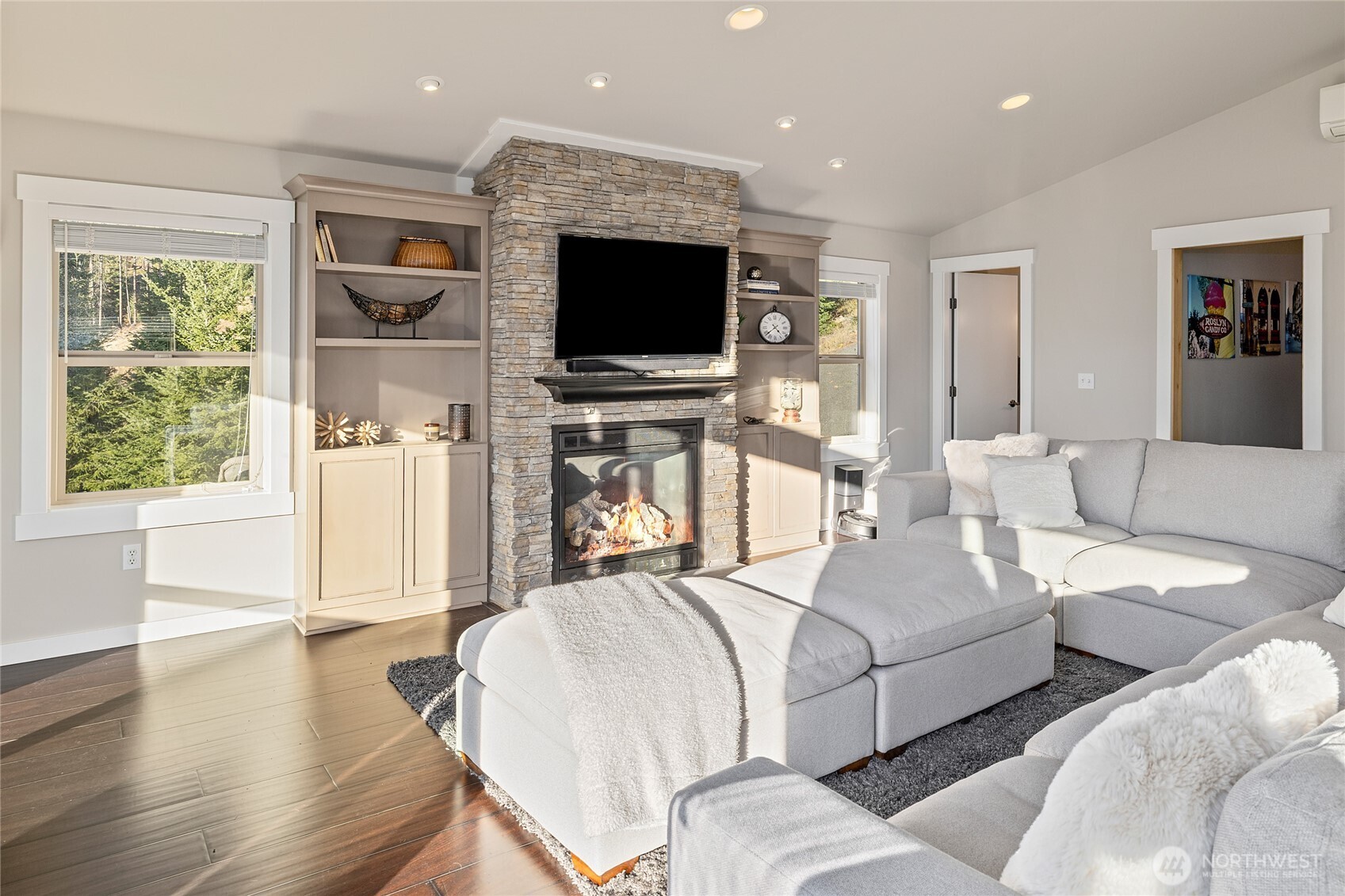 1840 Morgan Creek Road Ronald, WA 98940 - Photo 30 of 33 a living room with furniture a flat screen tv and a large window