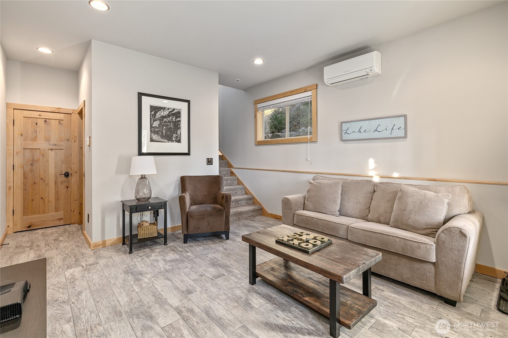 1840 Morgan Creek Road Ronald, WA 98940 - Photo 7 of 33 a living room with furniture and a wooden floor