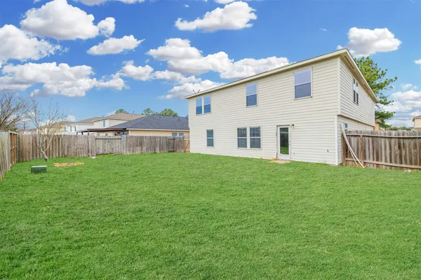 a view of a house with backyard