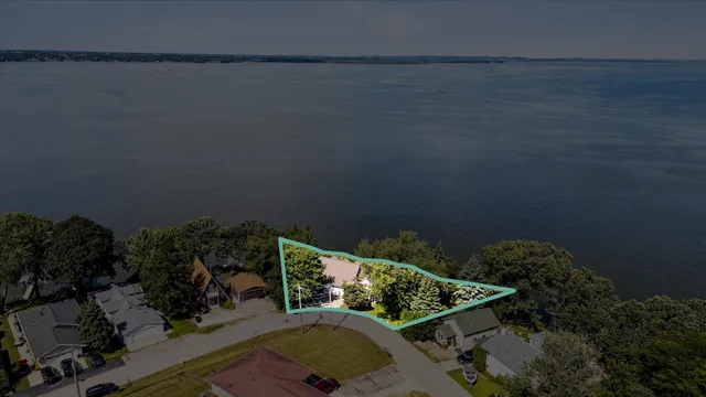 $1,250,000 | 11670 North Lakeview Drive, Edgerton, WI 53534