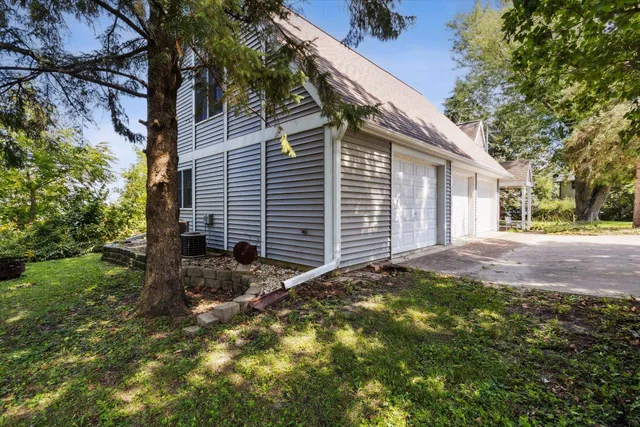 $1,250,000 | 11670 North Lakeview Drive, Edgerton, WI 53534