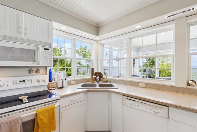 $1,250,000 | 11670 North Lakeview Drive, Edgerton, WI 53534