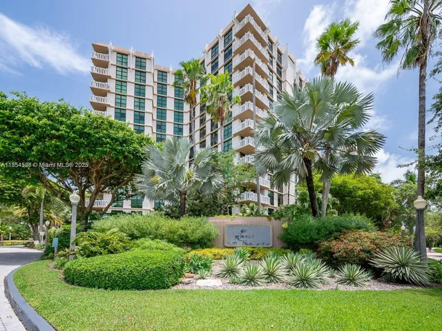 $7,400 | 1121 Crandon Boulevard, Unit E108, Key Biscayne, FL 33149