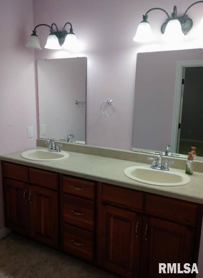 219 North County Line Road Virden, IL 62690 - Photo 16 of 28