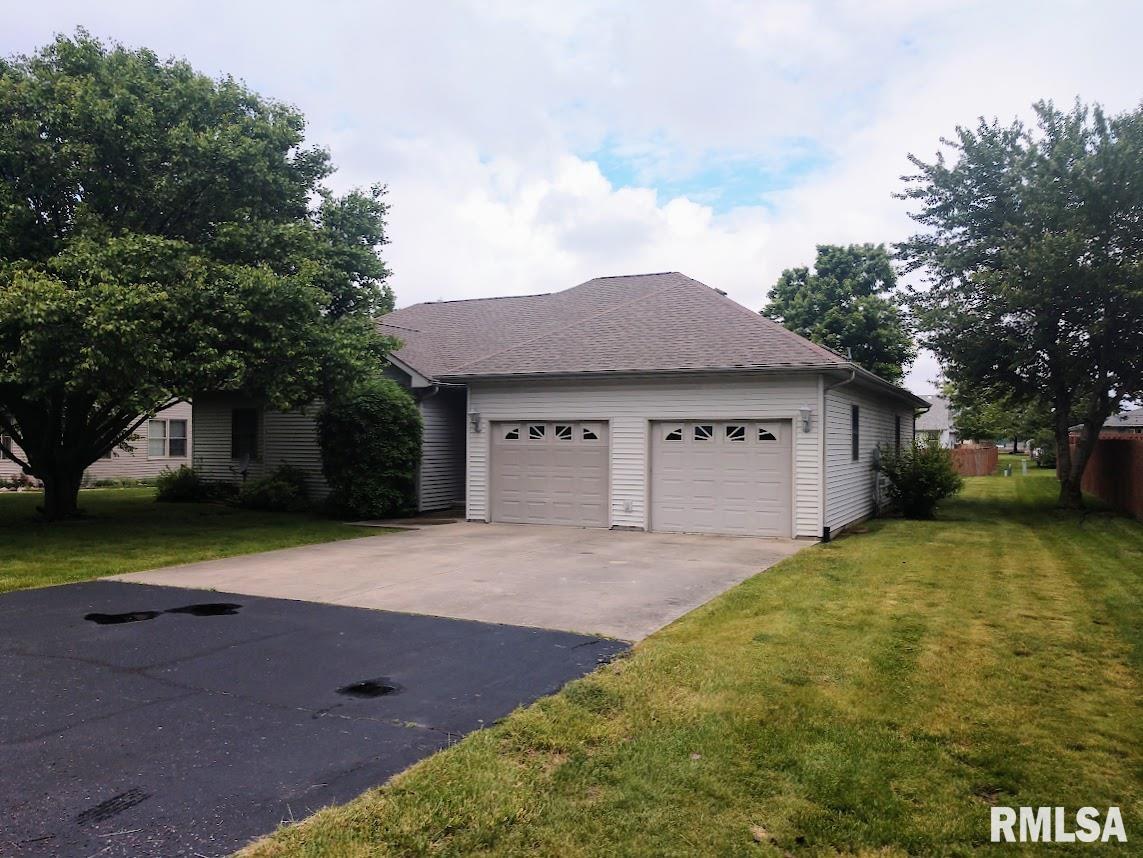 219 North County Line Road Virden, IL 62690 - Photo 3 of 28